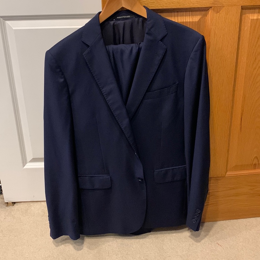 Navy blue ermemegildo zegna suit in like new condition